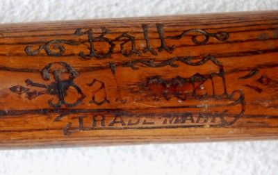 VINTAGE J. F. HILLERICH & SON BALL BALANCED LOUISVILLE SLUGGER 