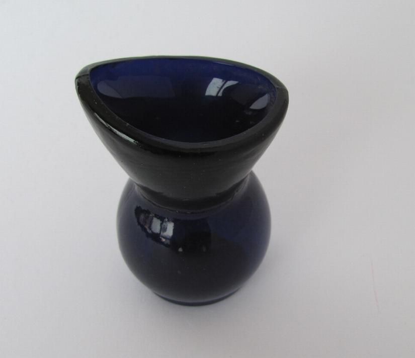 ANTIQUE MEDICAL COBALT BLUE GLASS EYE BATH CUP – MARKED  