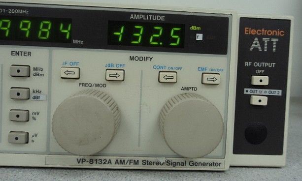 PANASONIC AM/FM STEREO SIGNAL GENERATOR VP 8132A  