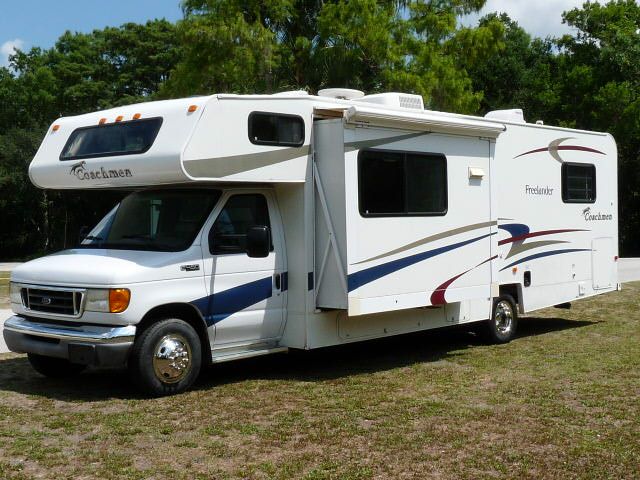 COACHMEN FREELANDER 31ft, SLIDE OUT, ONLY 11,442 MILES SLEEPS 8 