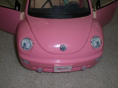 BARBIE PINK VW CAR WITH KEY AND BARBIE NEW 14 PIECE OUTFIT SET 