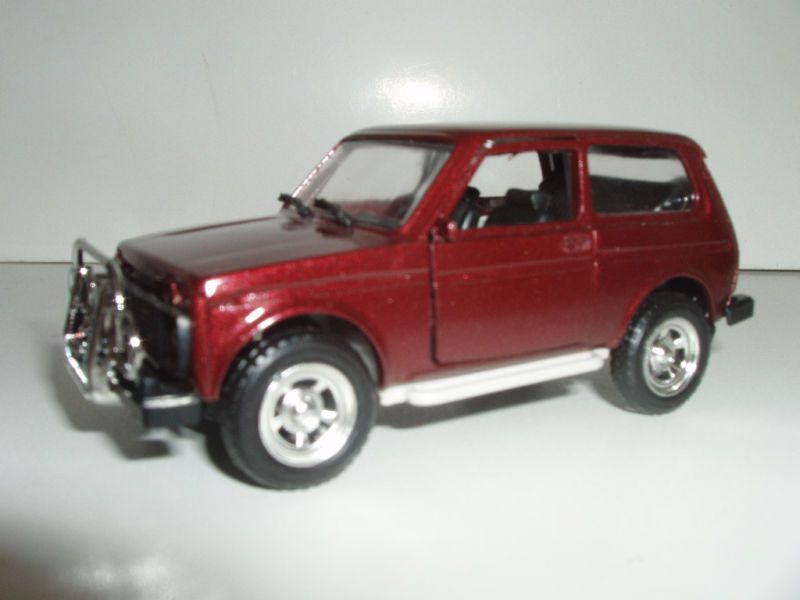 NIVA 21213 Russian 4x4 car 1/43  