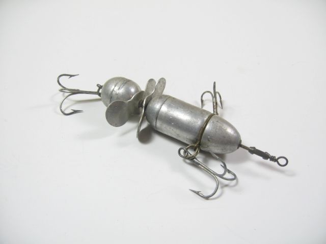 VINTAGE SHAKESPEARE REVOLUTION METAL FISHING LURE  