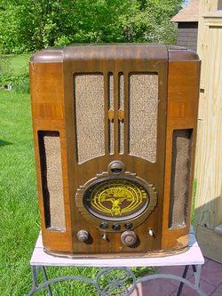 Majestic 75 Tombstone Radio  