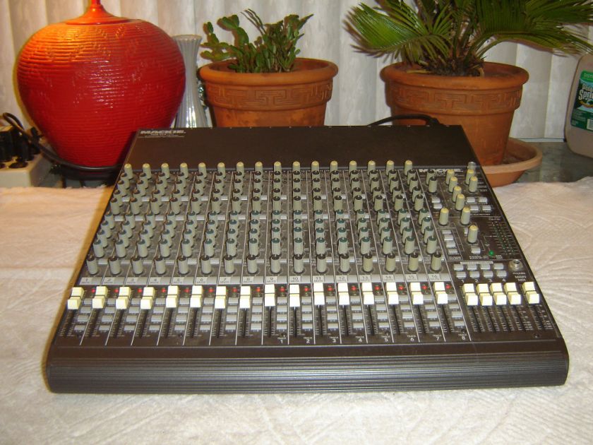   1604 VLZ Pro, 16 Channel Mic/Line Mixer, Premium XDR Mic Preamplifiers