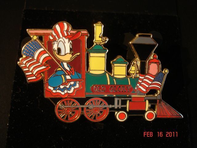 Disney Pin DA Donald Duck Patriotic Engine LE500  