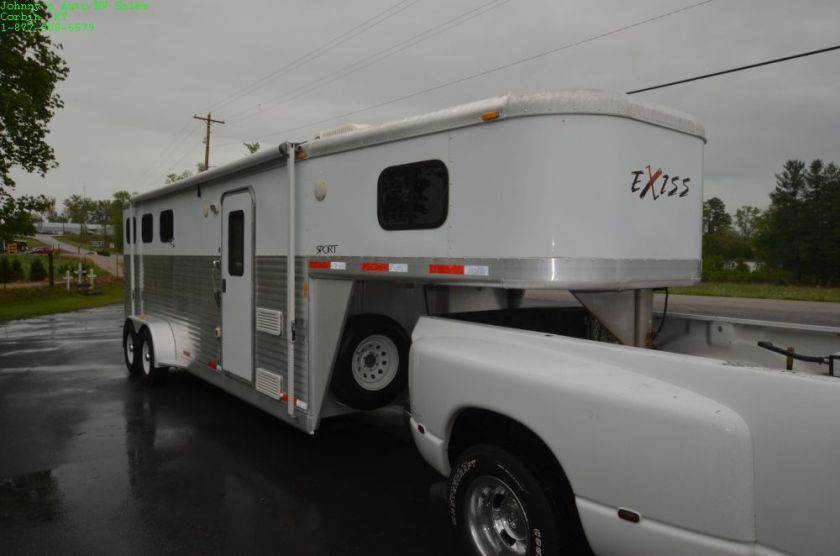   ES307 THREE HORSE TRAILER W/ LIVING QUARTERS in Trailers   Motors