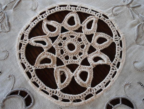 Vintage Tablecloth Ecru Embroidered Floral Cutwork Crochet Lace 