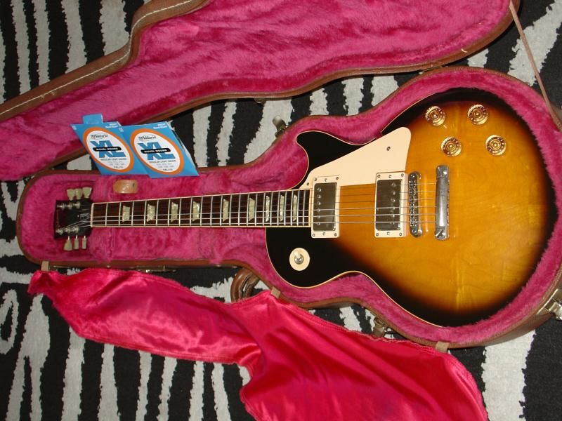 THIS IS AS GOOD AS IT GETS, A NICE BEAUTIFUL GIBSON GUITAR WITH AN 