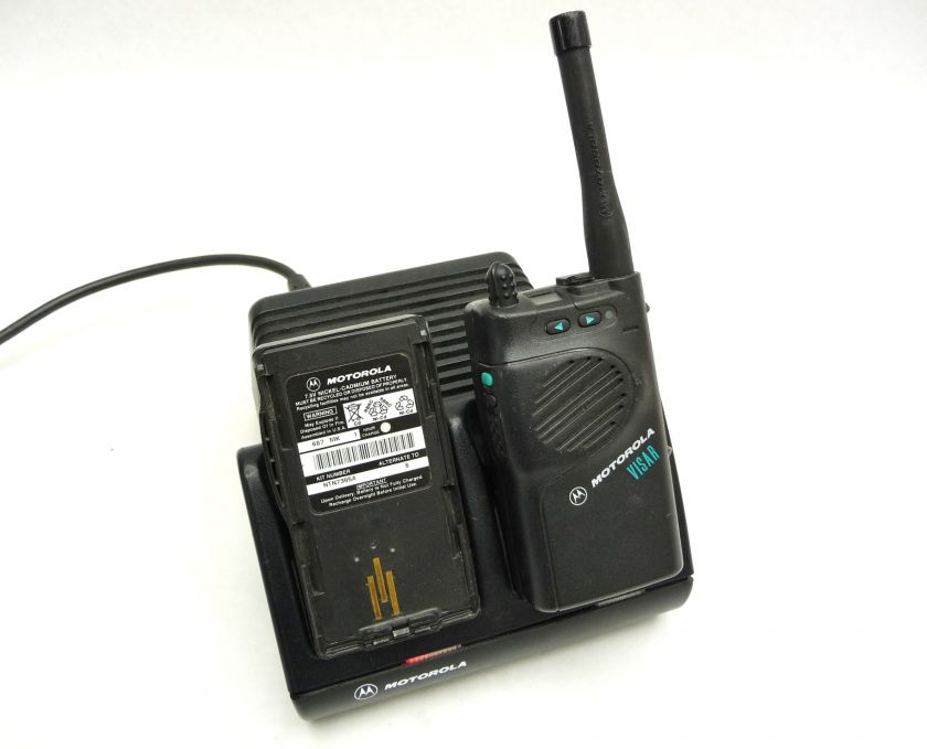 MOTOROLA VISAR 403 512MHZ UHF FM HANDIE TALKIE RADIO + AA19742 BATTERY 